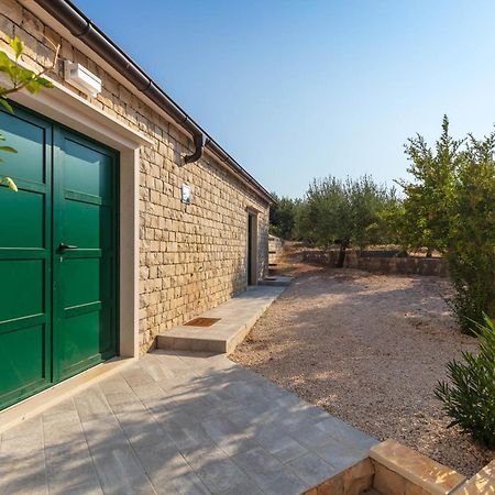 Villa Dubrava Tranquil Retreat Nestled In An Olive Grove For Serene Escapes Pucisca Eksteriør bilde