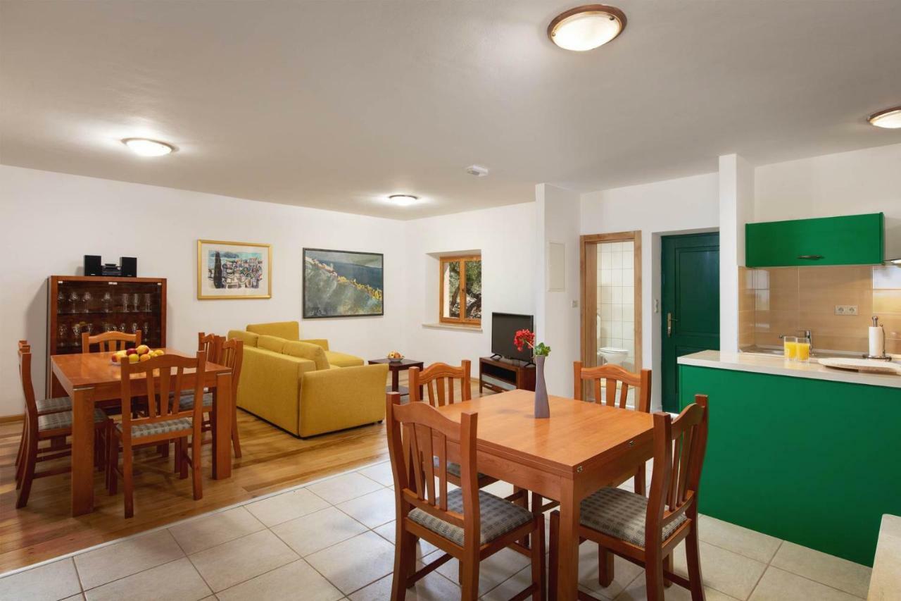 Villa Dubrava Tranquil Retreat Nestled In An Olive Grove For Serene Escapes Pucisca Eksteriør bilde