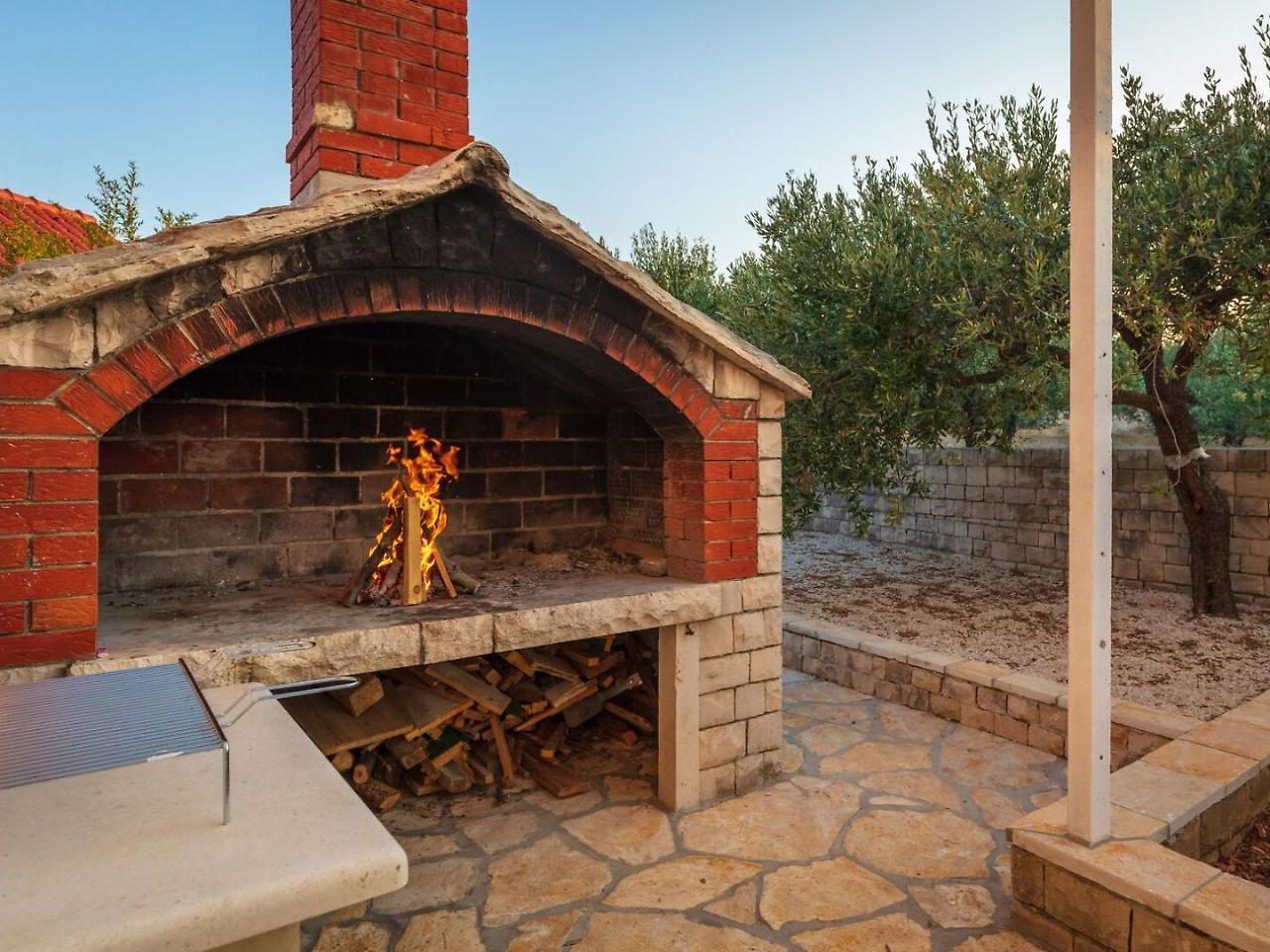 Villa Dubrava Tranquil Retreat Nestled In An Olive Grove For Serene Escapes Pucisca Eksteriør bilde
