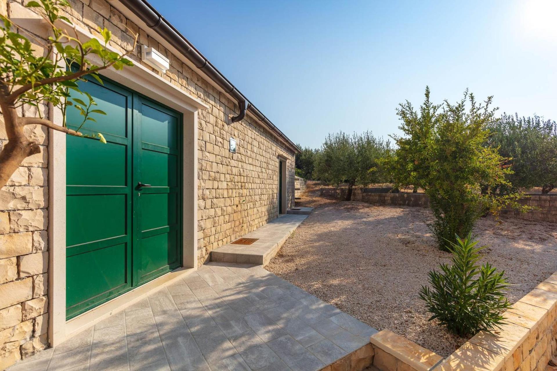 Villa Dubrava Tranquil Retreat Nestled In An Olive Grove For Serene Escapes Pucisca Eksteriør bilde